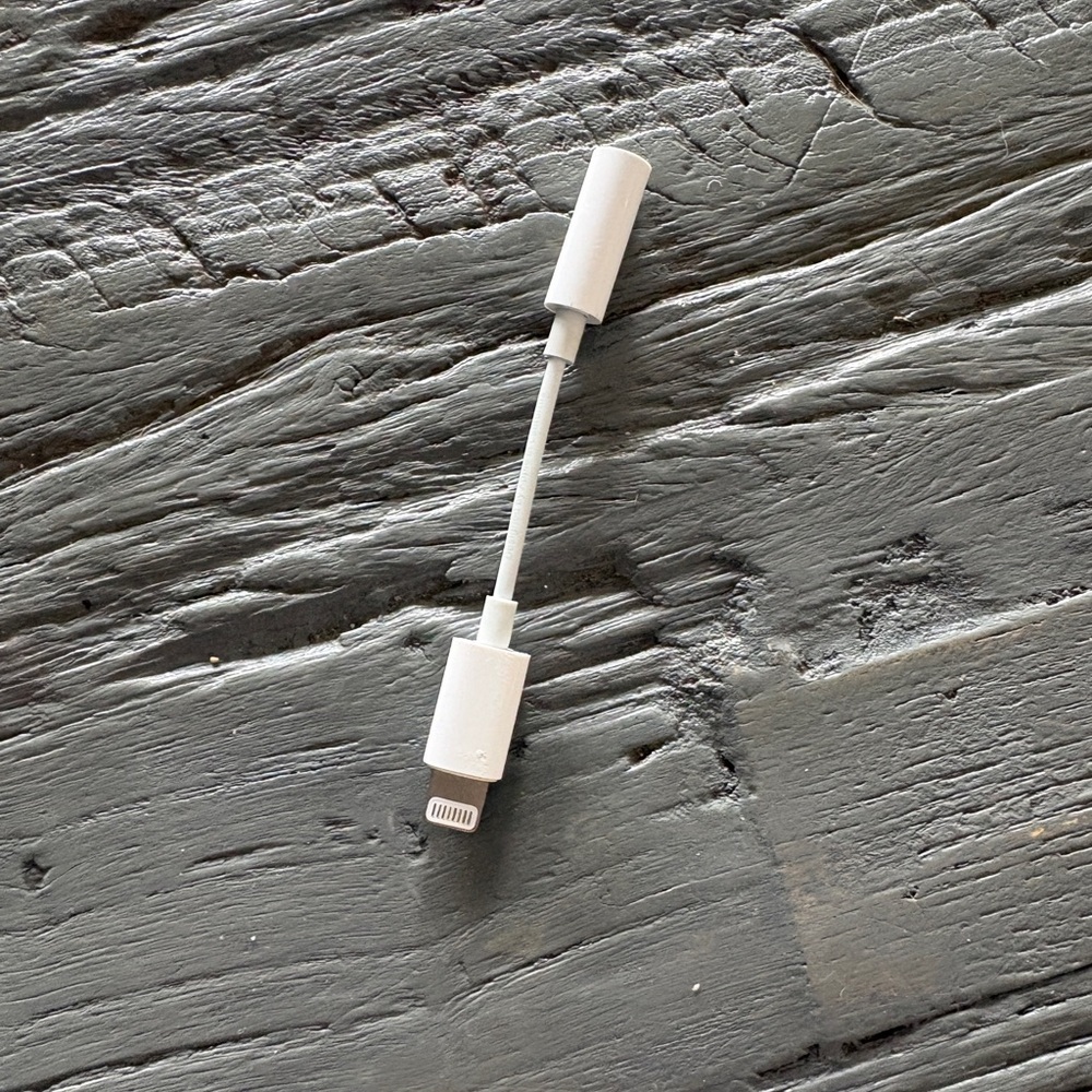 ❤️ Like 5 or 10 deal ❤️ Lightning to 3.5mm Headphone Adapter, Apple. 🍏